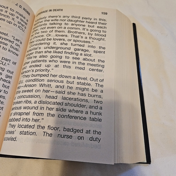 J.D. ROBB Leverage In Death Large Print Edition St. Martin's Press Bestselling - Picture 4 of 16